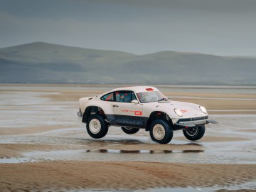 Singer ACS w stylu dakarowego Porsche 911